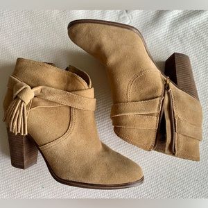 Vince Camuto size 10 high heel suede booties. Color: camel